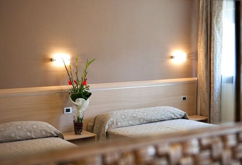 Отель Marinella