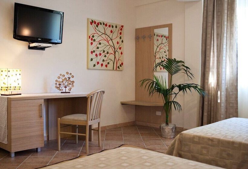 Отель Marinella