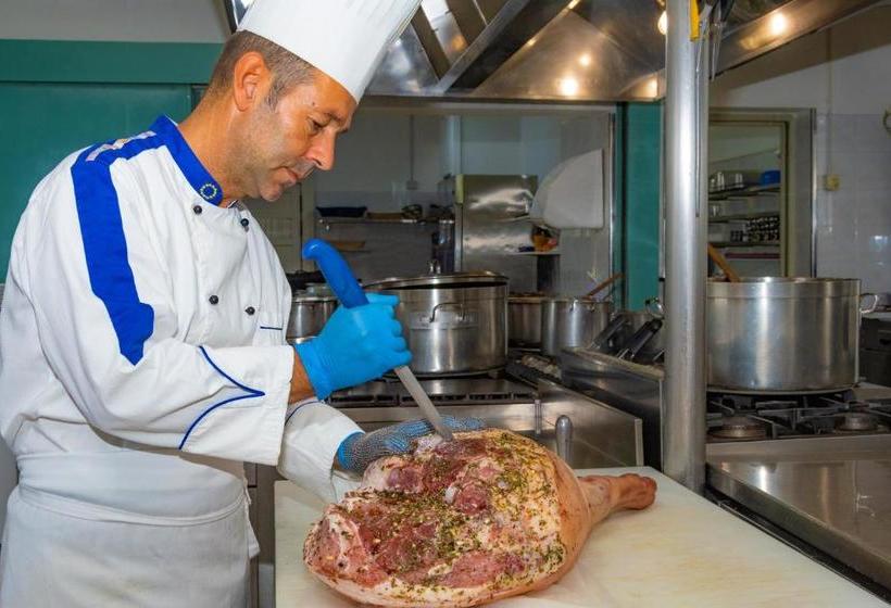 בית מלון כפרי Maxim's