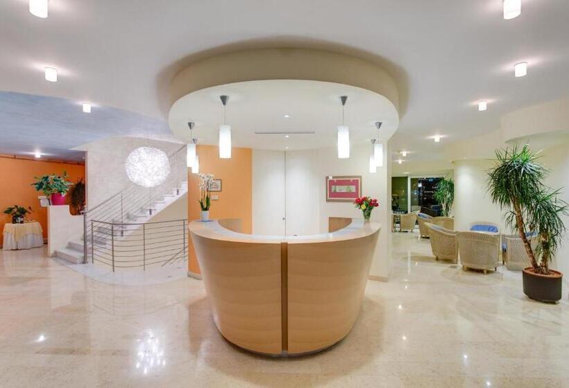 ホテル Maximilian