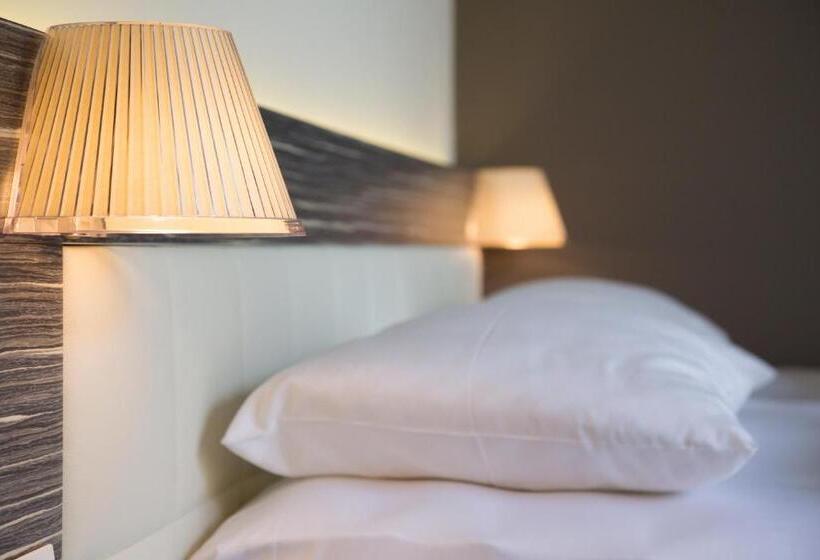 ホテル Maximilian