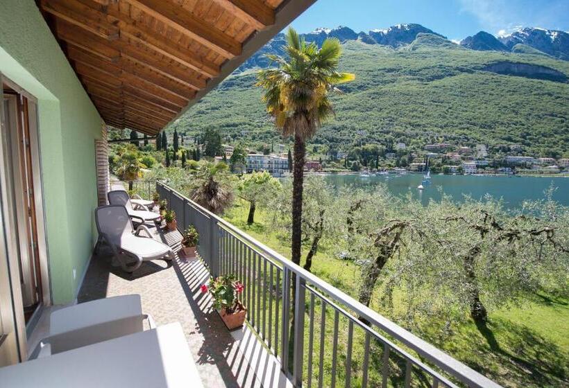 ホテル Maximilian