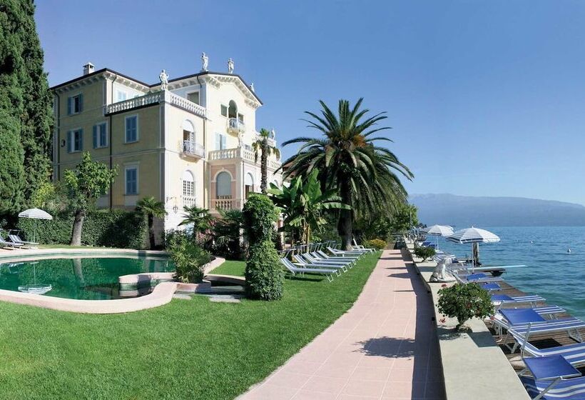 هتل Monte Baldo E Villa Acquarone