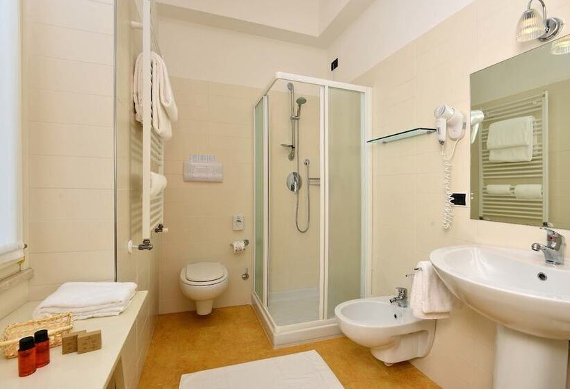 酒店 Monte Baldo E Villa Acquarone