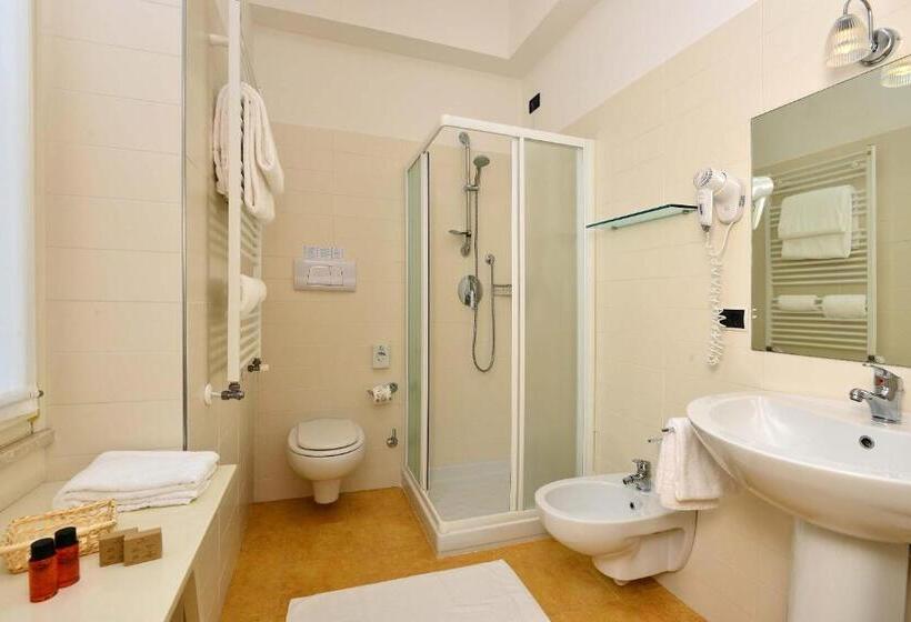 호텔 Monte Baldo E Villa Acquarone