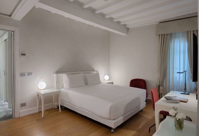 ホテル NH Collection Firenze Porta Rossa