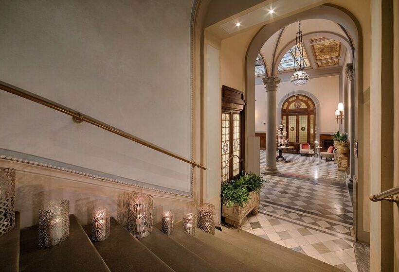 ホテル NH Collection Firenze Porta Rossa