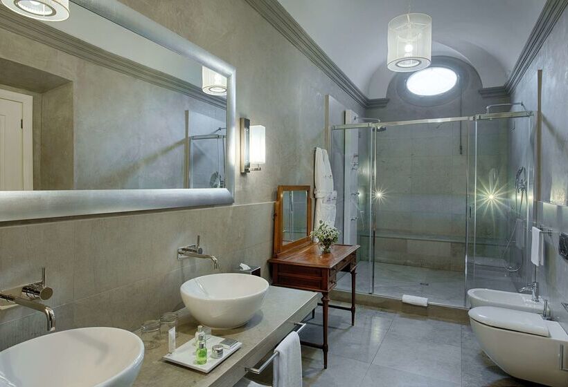 ホテル NH Collection Firenze Porta Rossa