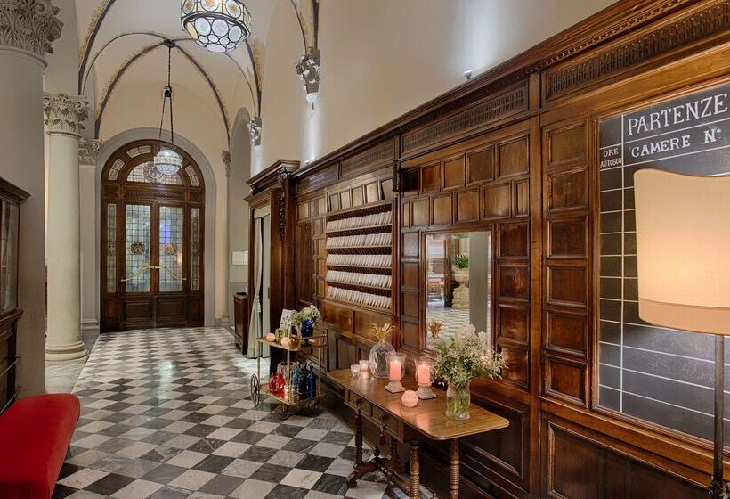 ホテル NH Collection Firenze Porta Rossa