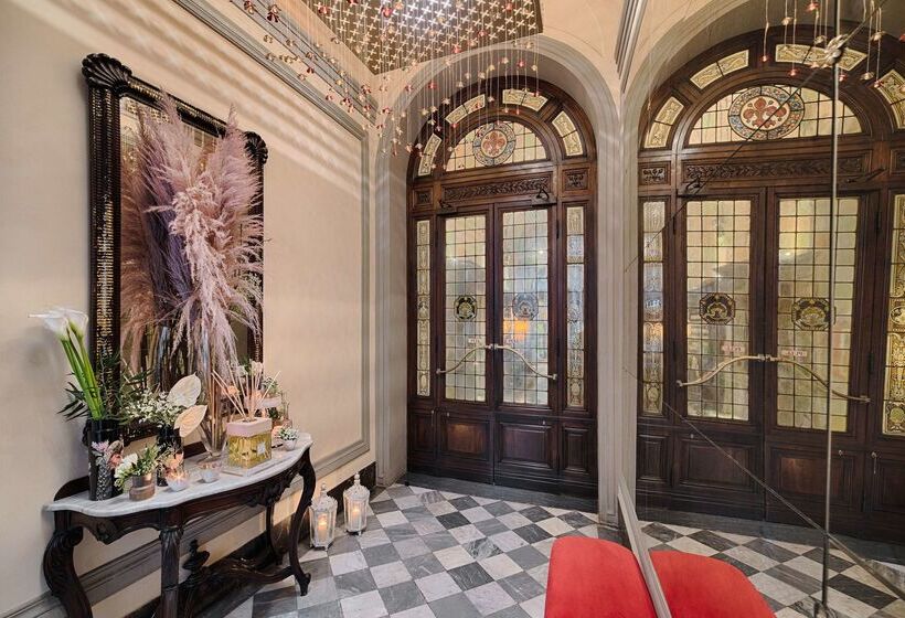 ホテル NH Collection Firenze Porta Rossa