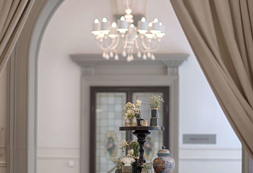 ホテル NH Collection Firenze Porta Rossa