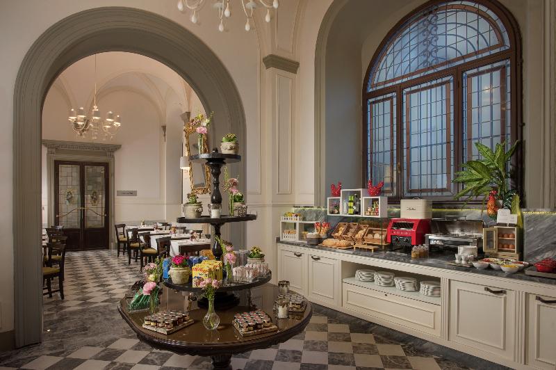 ホテル NH Collection Firenze Porta Rossa