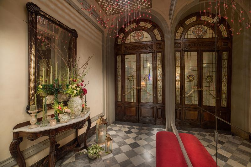 ホテル NH Collection Firenze Porta Rossa