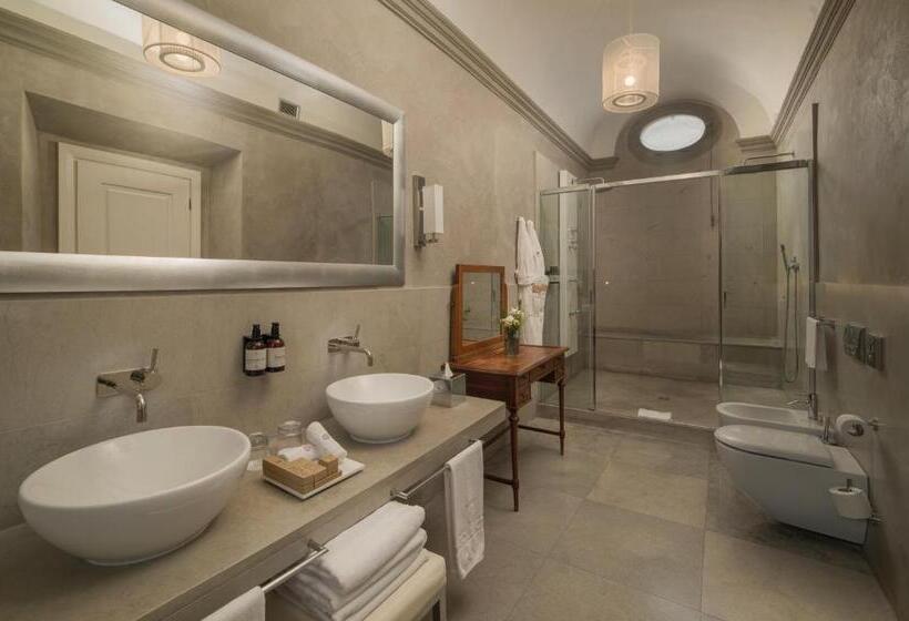 ホテル NH Collection Firenze Porta Rossa