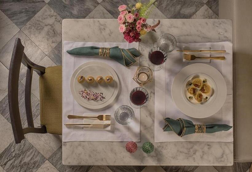 ホテル NH Collection Firenze Porta Rossa