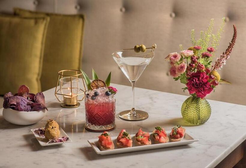 ホテル NH Collection Firenze Porta Rossa