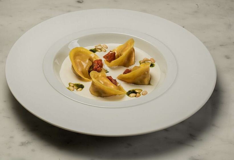 ホテル NH Collection Firenze Porta Rossa