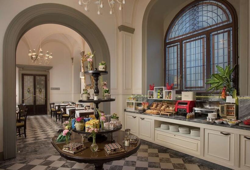 ホテル NH Collection Firenze Porta Rossa