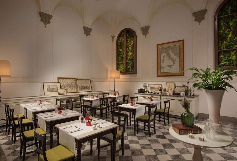 ホテル NH Collection Firenze Porta Rossa