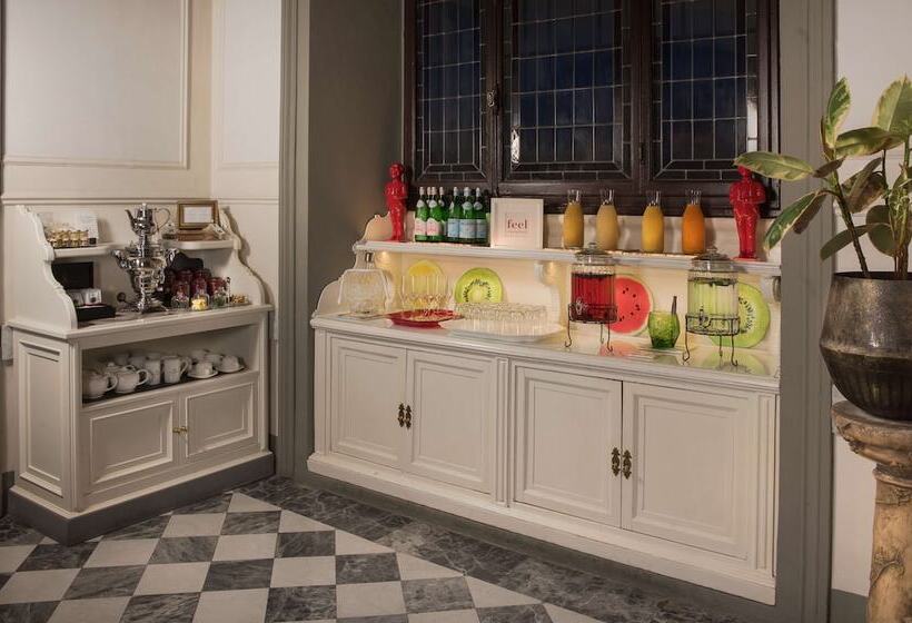 ホテル NH Collection Firenze Porta Rossa