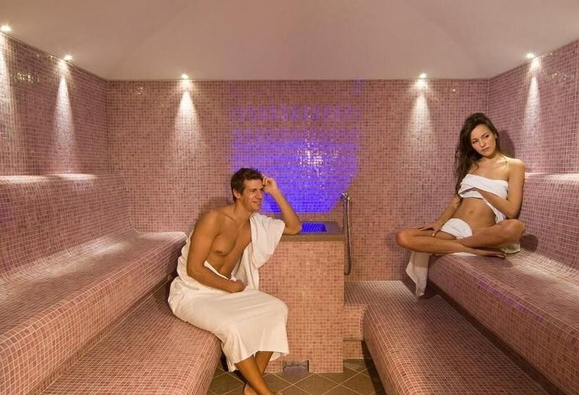 فندق Panorama Wellness & Resort