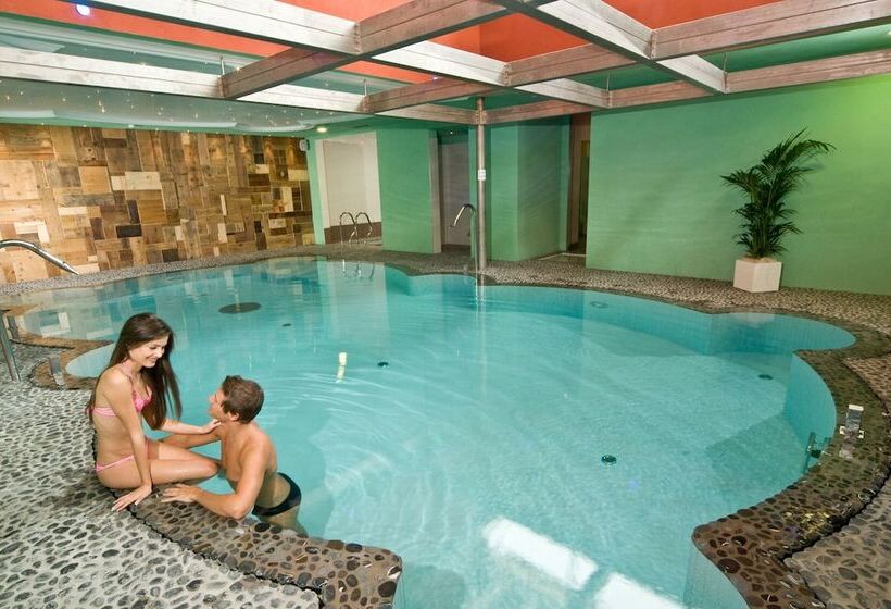 فندق Panorama Wellness & Resort