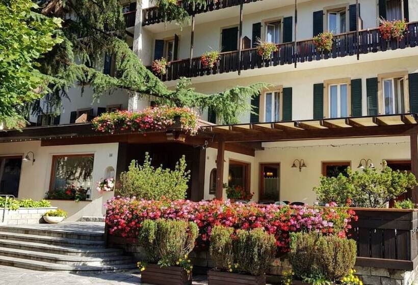 هتل Pinzolodolomiti