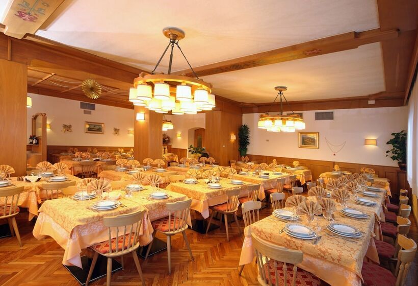 酒店 Pinzolodolomiti