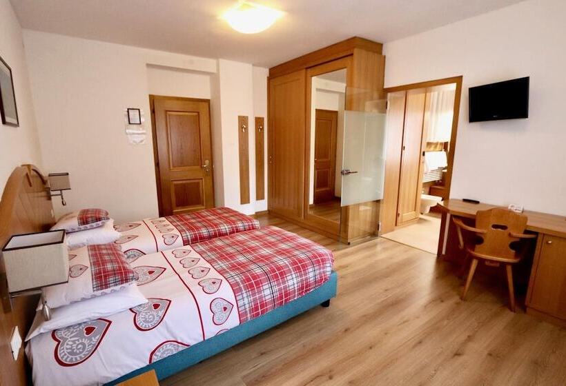 酒店 Pinzolodolomiti