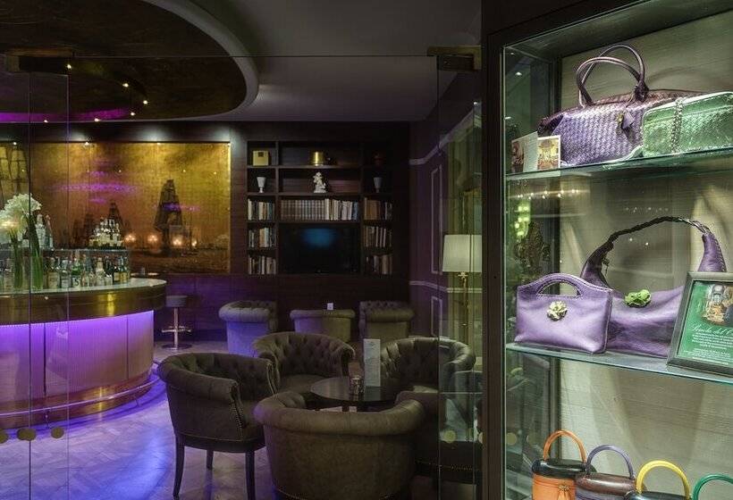 Plaza Hotel Lucchesi