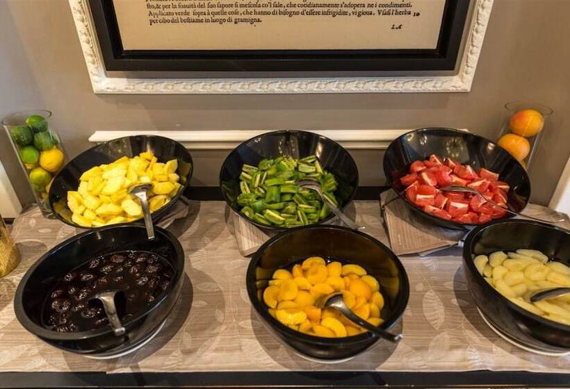 Plaza Hotel Lucchesi