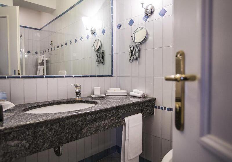 Regina Adelaide Hotel & Spa