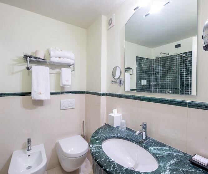 فندق Relais & Spa Castello Di Casiglio