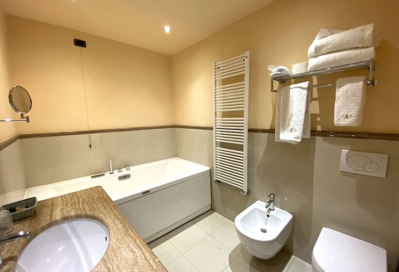 فندق Relais & Spa Castello Di Casiglio