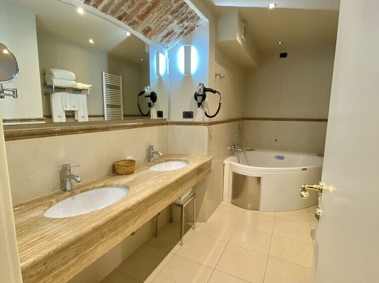 فندق Relais & Spa Castello Di Casiglio