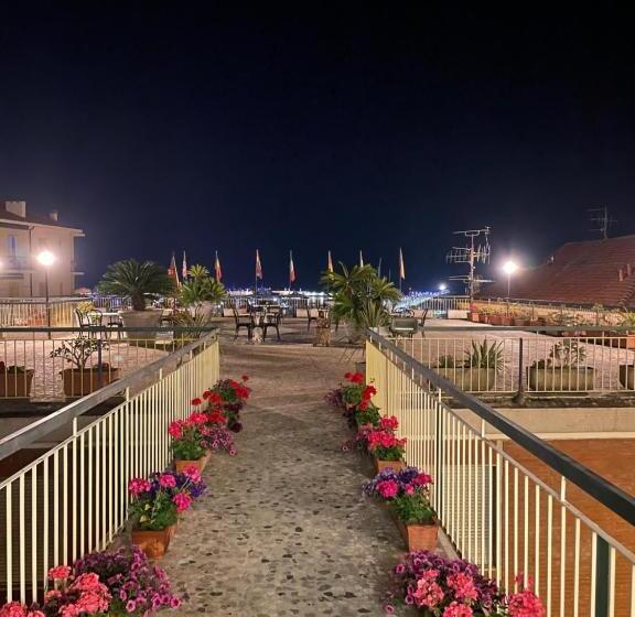 בית מלון כפרי Robinia