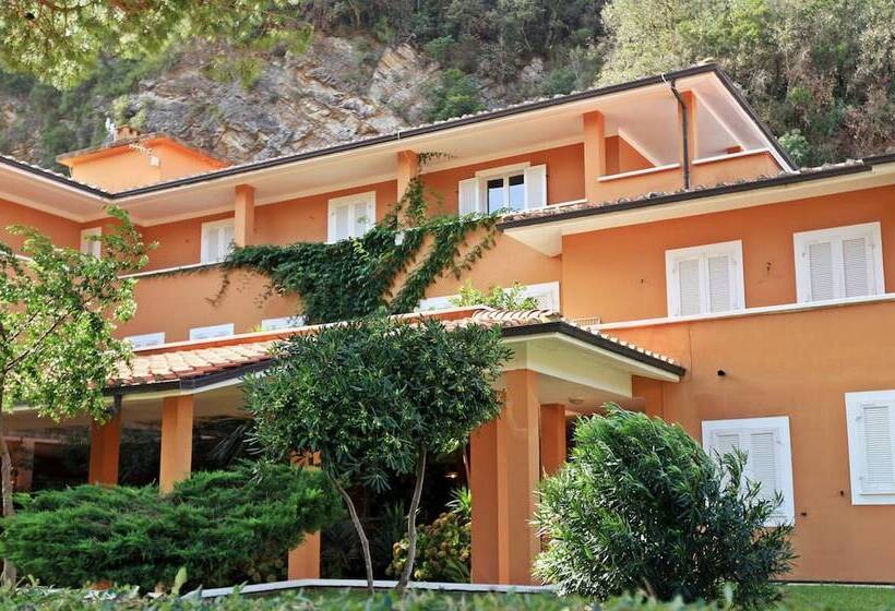 בית מלון כפרי Th Ortano   Ortano Mare Village