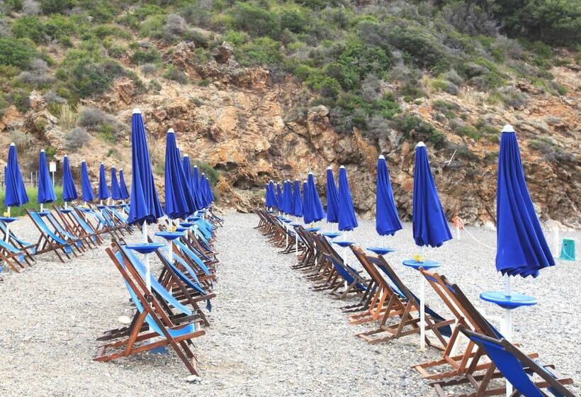 בית מלון כפרי Th Ortano   Ortano Mare Village