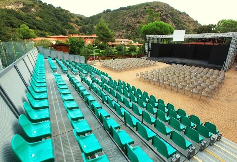 בית מלון כפרי Th Ortano   Ortano Mare Village