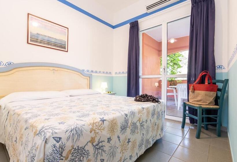 בית מלון כפרי Th Ortano   Ortano Mare Village