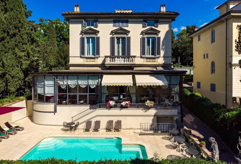 هتل Villa Carlotta