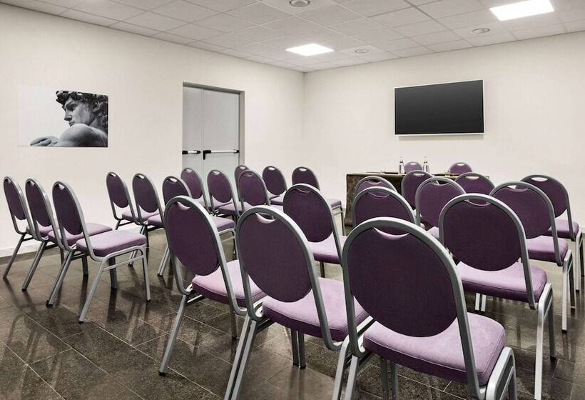 هتل Wyndham Garden Florence