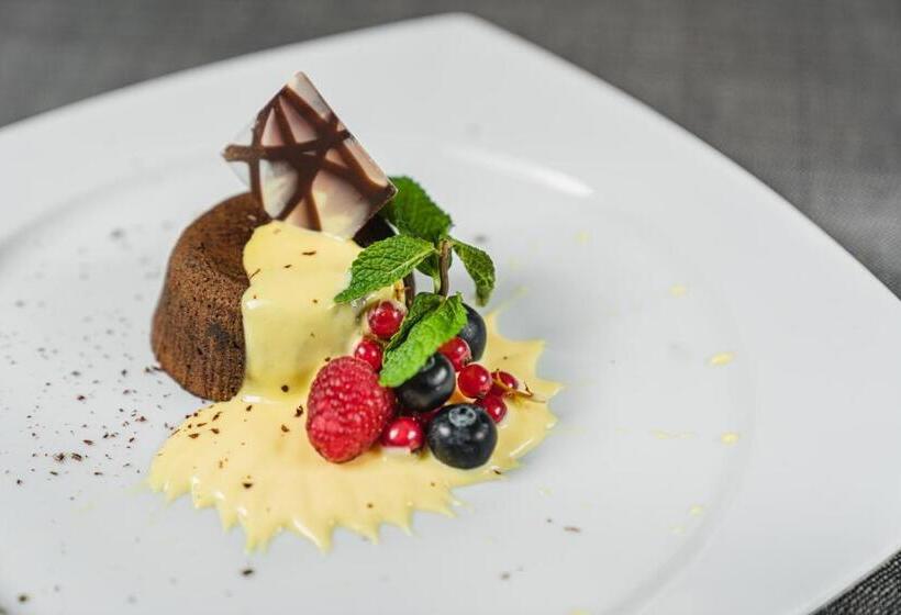 Lhp Hotel River & Spa