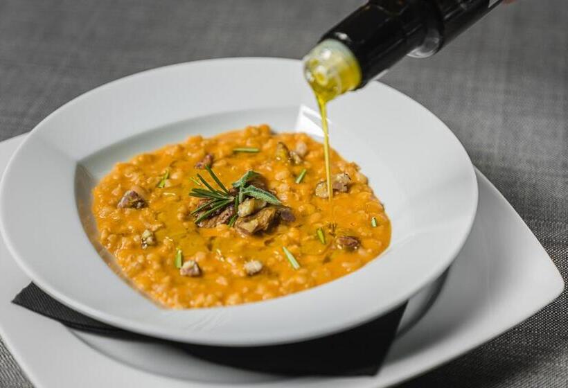 Lhp Hotel River & Spa