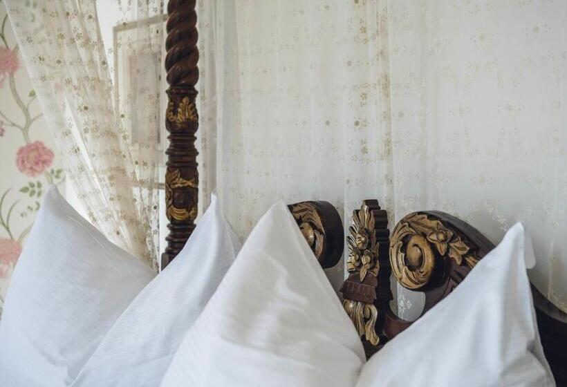 Relais & Chateaux Hotel Castel Fragsburg