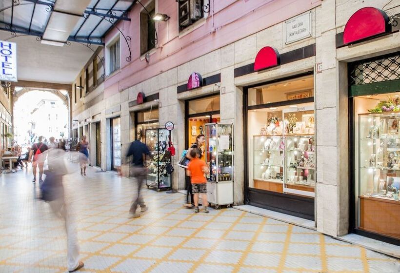 ホテル Albergo La Piazzetta