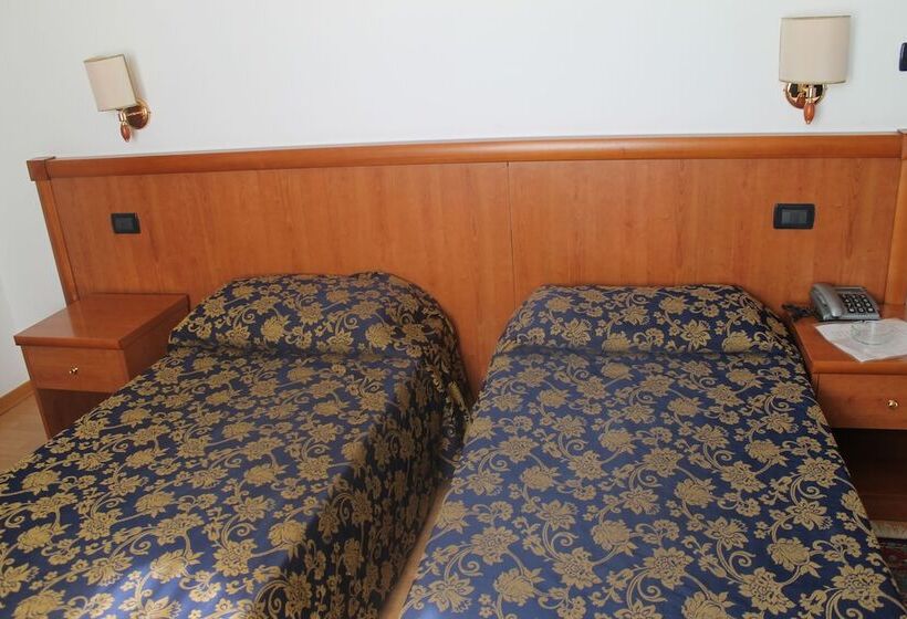 ホテル Albergo Vittoria