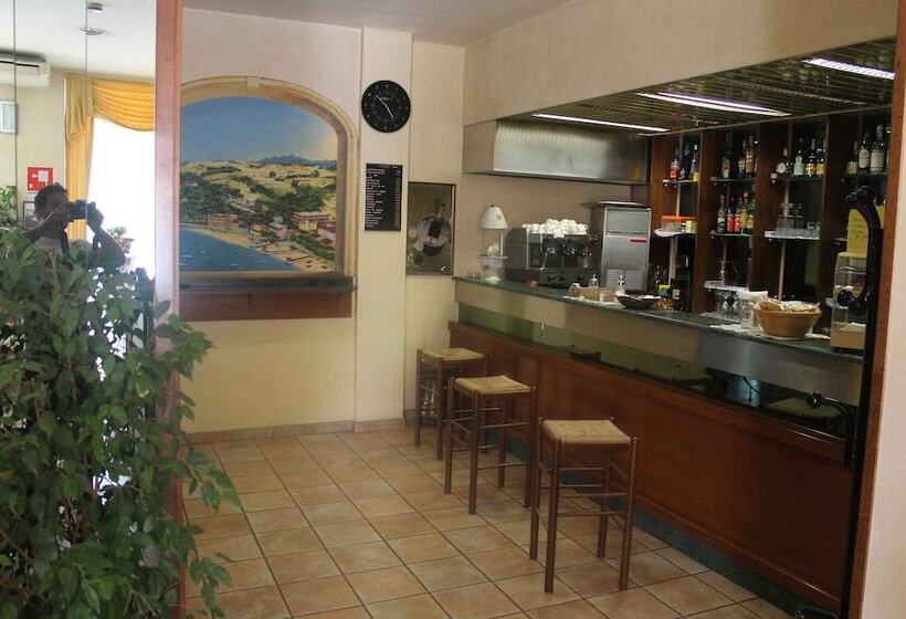 ホテル Albergo Vittoria