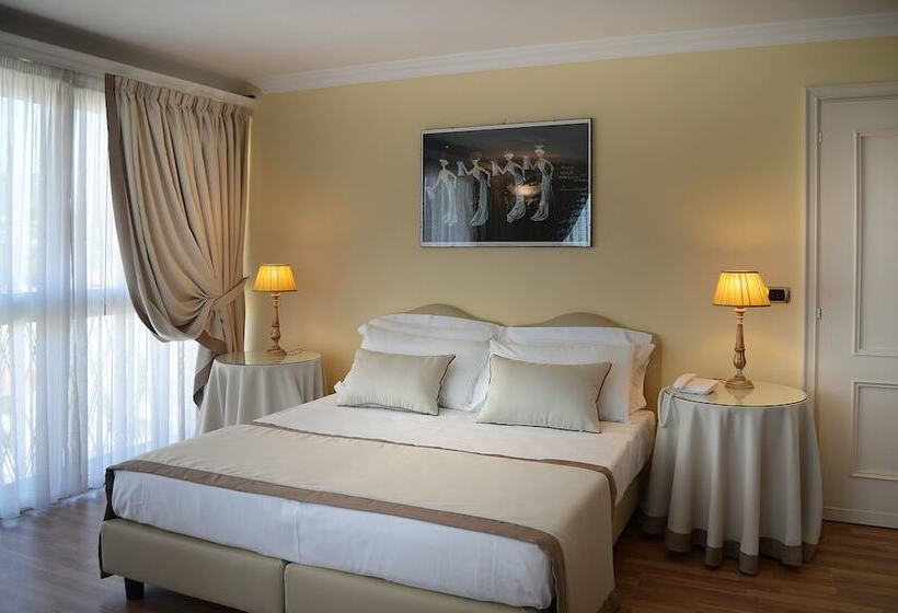 هتل Ambasciatori Palace