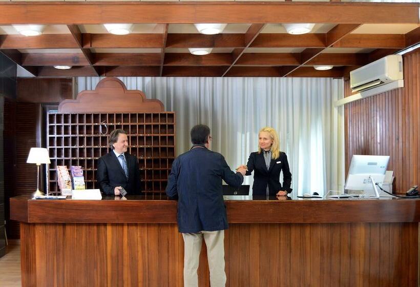 هتل Ambasciatori Palace